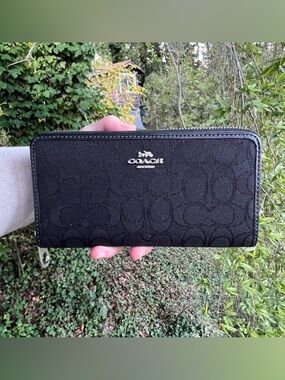 COACH Long Zip-Around Wallet in Signature Jacquard Black w Silver Hardware